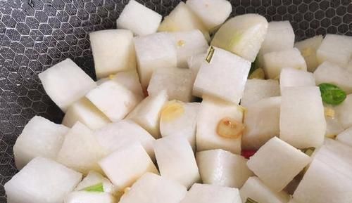 白萝卜|身体好的人都爱吃萝卜,但3类人不要吃,别住进医院还不知情