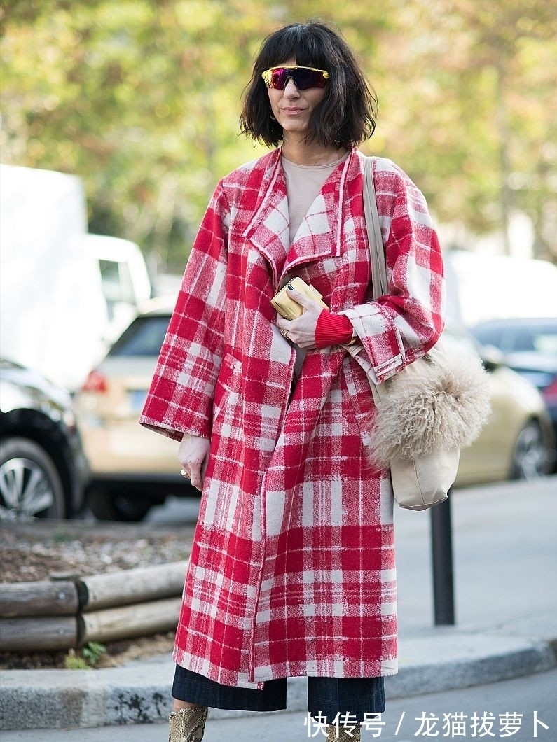 丝绒 “长大衣+阔腿裤”太高级了，不试试不知道身材这么好，太适合40+