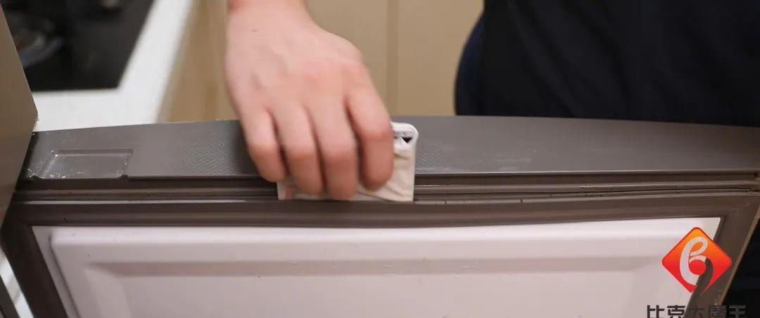 冰箱封条发霉了不用愁，一个小窍门教你轻松洗干净，方法简单省事