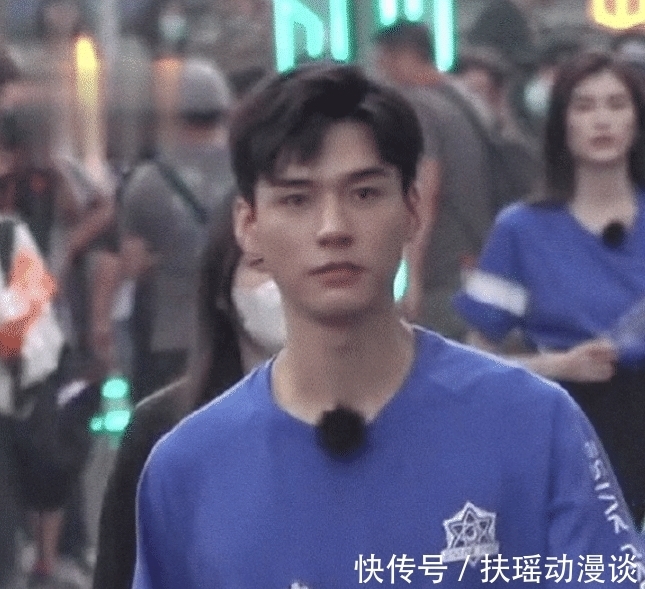 龚俊|龚俊节目生图曝光,路人镜头下又帅又酷,网友:有电竞男主的内味