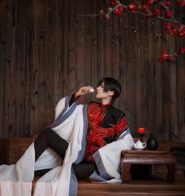 古董|言生cos《哑舍》老板,红眼睛长头发,感觉青春又回来了