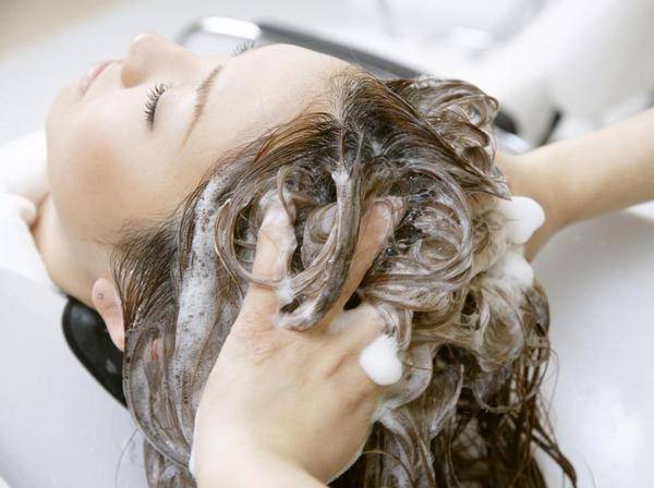 爱美者 头发稀少的人可以做植发吗?植发后有哪些注意事项?