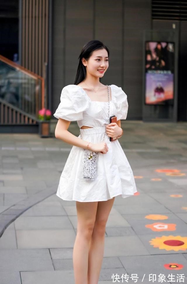 女孩子 最清爽的夏季穿搭套装,小白裙+小白鞋就够了,清凉干净又舒适!