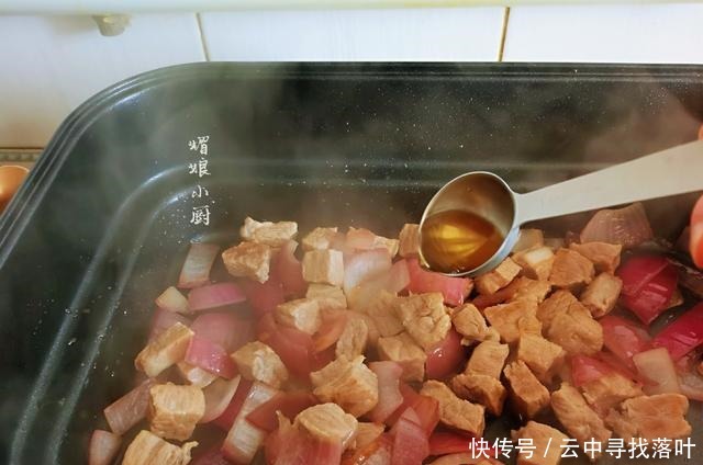 土豆|土豆炖牛肉家常做法简单几步,牛肉软烂,土豆绵糯,味道鲜香