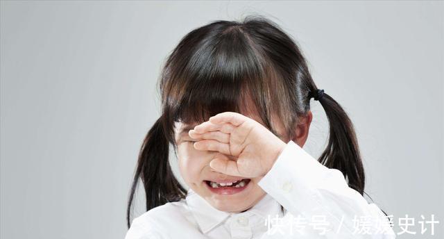 妈妈|孩子不听话,被妈妈打,打完以后还要妈妈抱?看完这3点就明白了