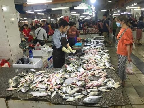 在海南东方逛早市，与东北有何不同？海边的早餐就该这样