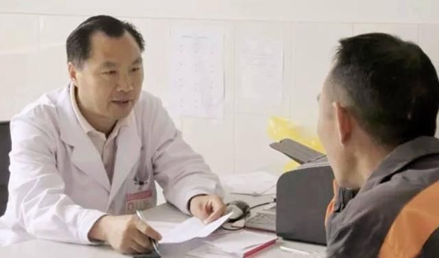 肝脏|指甲上有“竖纹”,可能是这4种情况,别忽略身体的“求救信号”