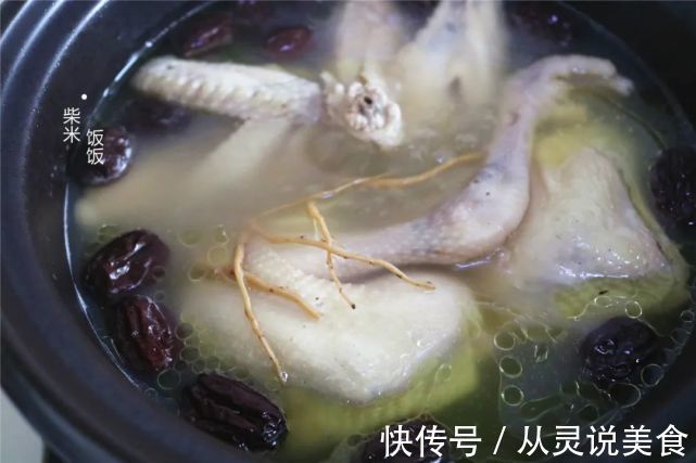 汤浓|炖鸡汤,别放那么多香料,加这3样就够了,鸡汤鲜美又香醇