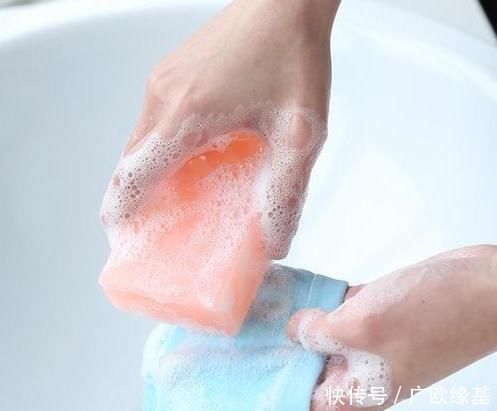 女性洗内裤时,切记4个“重点”,尤其是第4点,许多人都做错了