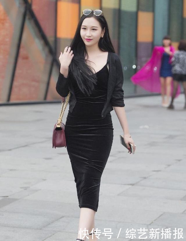  轻盈|在服装穿搭方面，仍然喜欢修身长裙，轻盈好看还可以使气质优雅