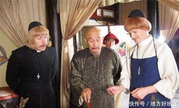 相差|乾隆的“侧身像”被一意大利画师画了下来,发现与剧中相差很大