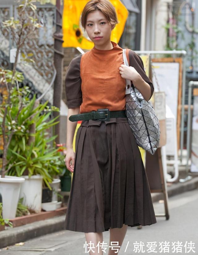 高领这样搭，时髦又个性，超气质