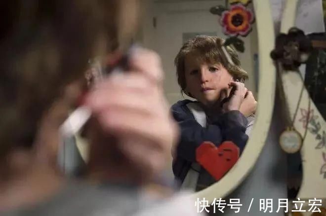 父母|长大后容易自卑的孩子,大多来自这几种家庭