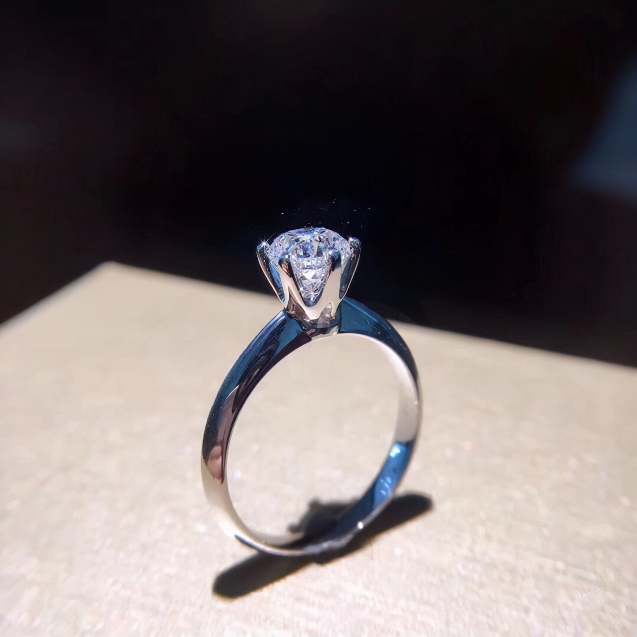 直径 10000元购买1克拉钻石,你会感觉自己赚了吗?