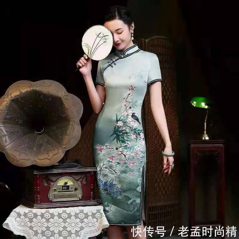 时髦|女人一生总要穿一次“旗袍”,今年流行的是这件,时髦显瘦又优雅