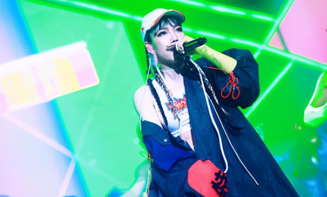  消失|从1.3亿代言费到县城卖唱，“消失”2年的吴莫愁，今为何无人问津