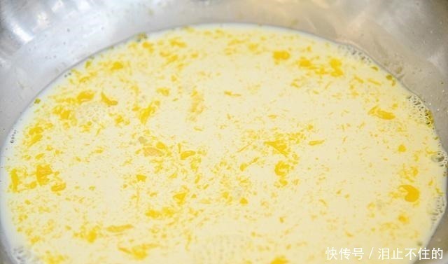 牛奶|牛奶别再直接喝了，教你新吃法，好吃还软嫩香甜，孩子最爱吃