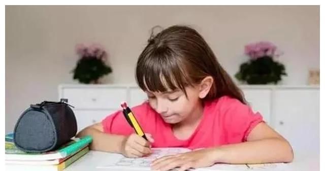 收心|16岁女儿早恋,宝妈发现后没有打骂,反问一个问题让女儿收心