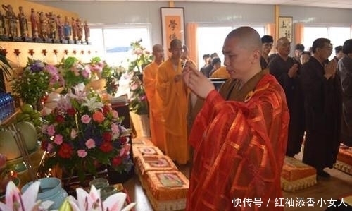 供奉佛菩萨:应该必须知道的“十二种圣花”