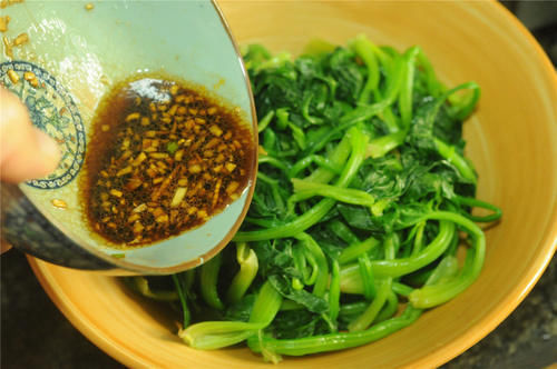 80岁奶奶雷都打不动,每天吃它,润肺止咳,多年咳嗽再也没犯过