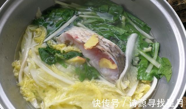 今天的午饭营养很丰富，可是，网友这么普通也敢晒出来！