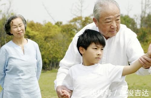 经济实力|80后宝妈13年生7娃,称不想浪费丈夫的“好基因”,网友:真能生