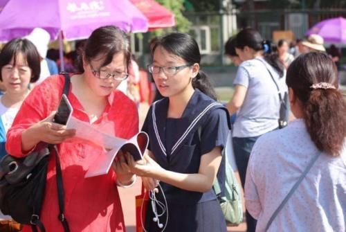 成绩只达二本线，学生学医有前途吗医院主任说实情，高考生注意