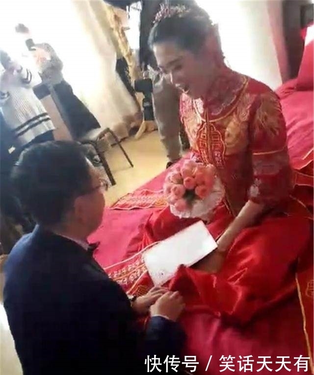 裙子|为找结婚高跟鞋,新郎低头掀新娘裙子,结果被新娘慌忙打手