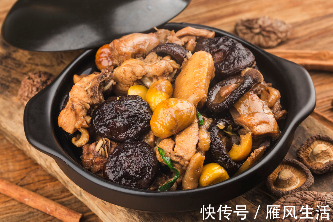 腥味|夏天多吃鸡肉，炖鸡肉时，不要直接加水炖，多做2步，鲜嫩没腥味