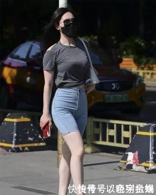 “小肚子”女士别乱穿,特别是这款裤子,“水桶腰”正等你呢