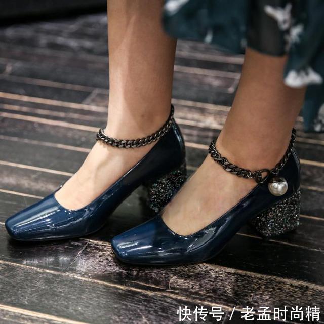 穿上这样一双高跟鞋,瞬间显现你优美的身段