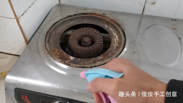 白醋和洗衣液混合真厉害,解决了家家户户的难题,学会回家试试!