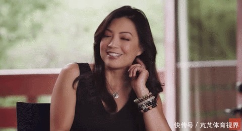 奔五的妈妈怎么穿显年轻?学会这样穿,时尚减龄又养眼