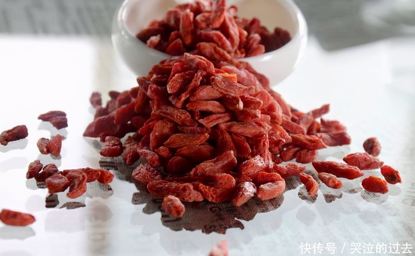 肌肤|人到中年,学会吃3种食物,美容养颜,延缓衰老,呵护肌肤