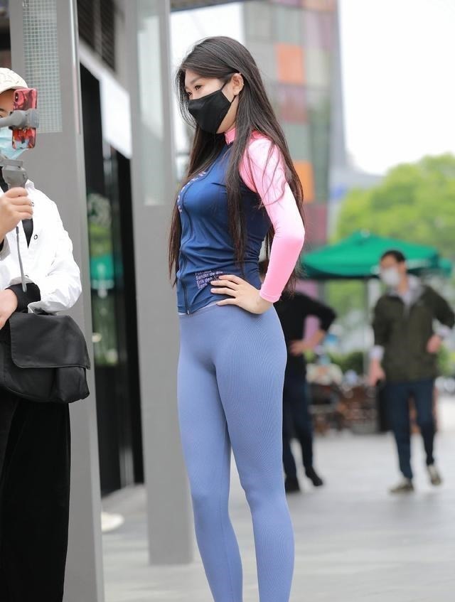 一字领 时尚简洁的瑜伽裤,展现闲适惬意的感觉,显得大气!