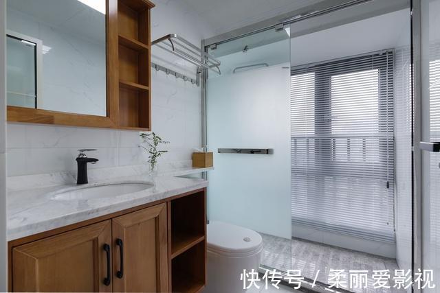 客厅|86㎡挤出三房，还有衣帽间！客厅贴满瓷砖，完工后很大气