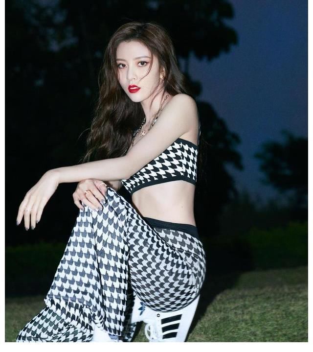 宋妍霏|唱跳演戏均无果，除了前男友张一山，宋妍霏还有什么谈资？