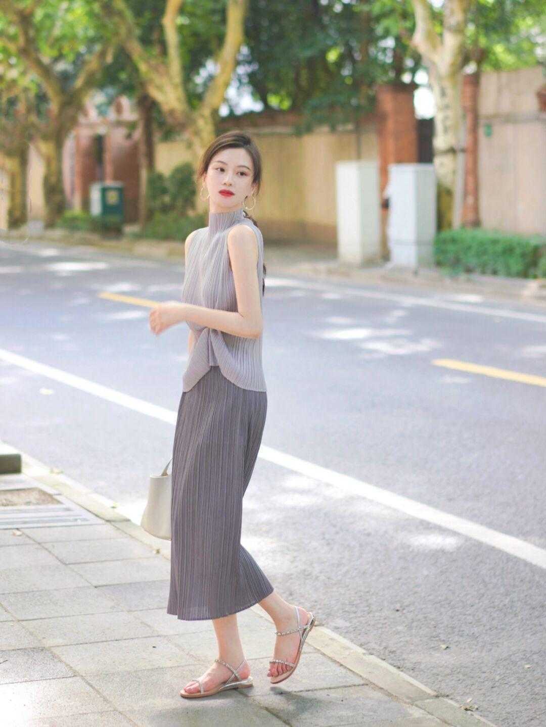 气质|既成熟优雅，又气质，这样的通勤穿搭更好看