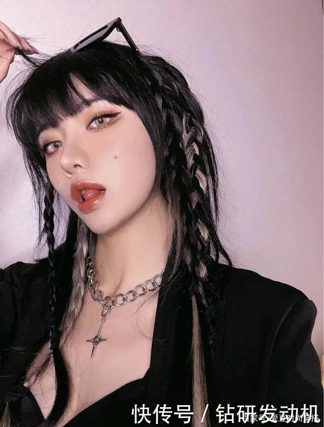 假发片|别再搞“挂耳染”了!3个显脸小的新年发型,照着弄特美