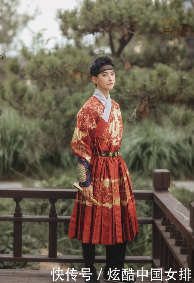 汉服|那些很帅的男士款汉服,很多人都喜欢第一种,而我喜欢第二种