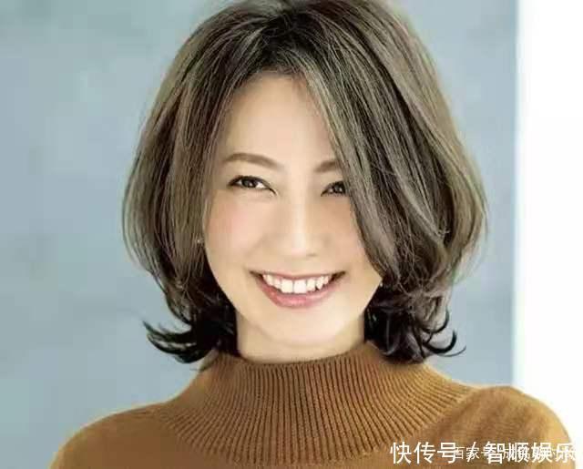 减龄感|发型不对颜值报废!五十岁女人记住三个减龄公式,显年轻又有气质