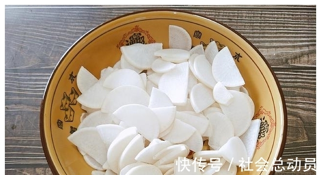 萝卜|腌萝卜,别只会放盐,教你1个秘制做法,清脆爽口2个小时就能吃