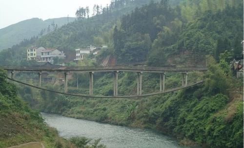 佩服|中国最逆天的悬空大桥，没有桥墩支撑却不倒，让世界各国佩服不已