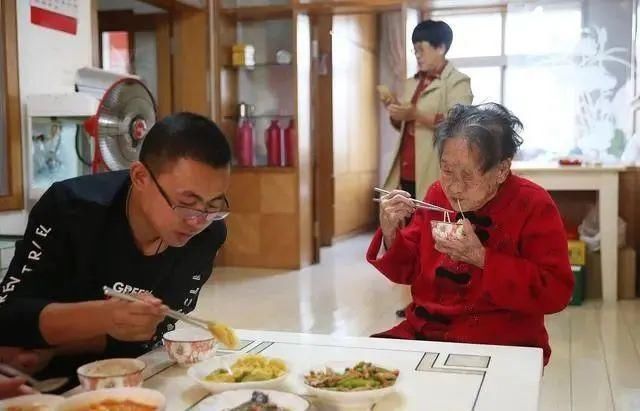 无论男女,洗澡时尽量少做这五件事,当心吃亏的是自己