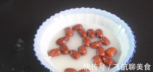 小窍门|红枣别再只用水洗,教你1分钟把红枣清洗干净,抓紧告知身边的人