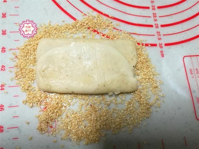 油皮|薄薄的皮儿脆脆的壳儿，一捏就碎一碰就掉渣，这个烧饼真香