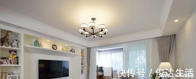 阳台上|多亏老婆这个明智的决定,在电视墙做一圈柜子,完工后漂亮又实用