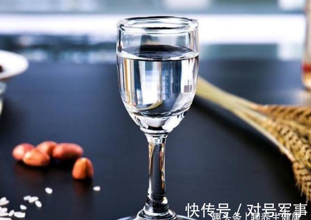 白酒|每天喝点酒和滴酒不沾的人，哪类人比较健康？喜欢喝酒的来看看