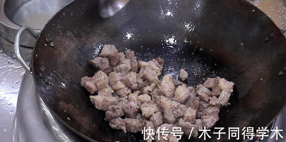 甜面酱|酱牛肉烧土豆好吃有诀窍，学会这个做法，肉嫩筋软，酱香浓郁