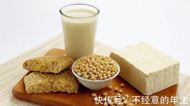 雌激素|建议更年期女人这4种“零嘴”要常吃,补充雌激素,或能滋养肌肤